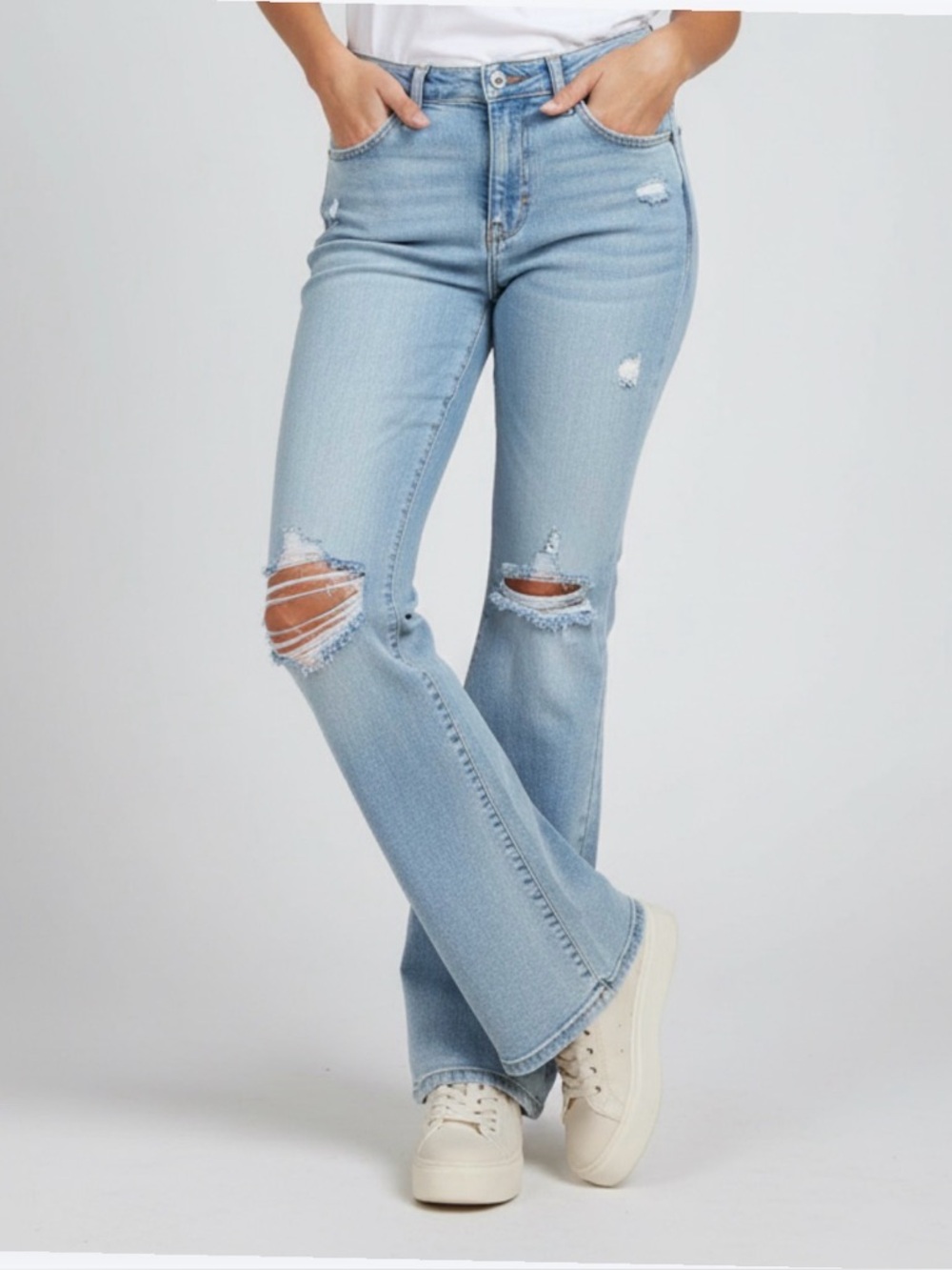 Wild Fable Light Wash Distressed Flare Jeans Size 6 High Rise